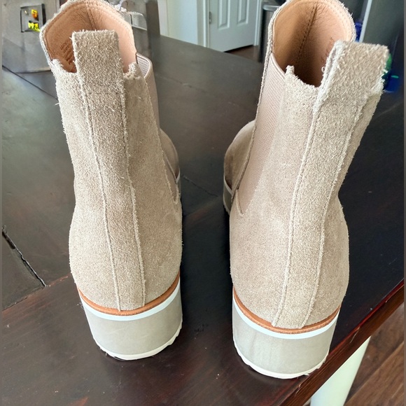 Antonio Melani EUC Women's Brexton Tan
Suede Platform Ankle Boots Size 9 - Picture 4 of 7